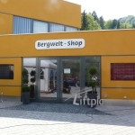 Bildpräsentation im Souvenirshop aussen integriert